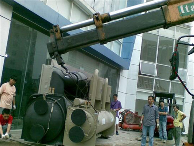 平武县随车吊和汽车吊的核心区别是什么？哪种更省钱？