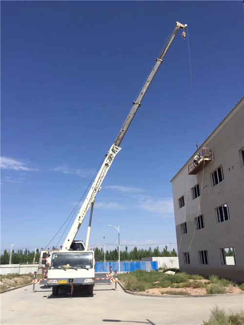 平武县“轻装强干”—— 吊车的 “轻量化臂架” 技术